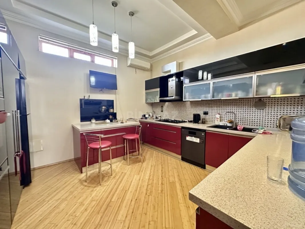Satılır 3 otaqlı mənzil 150 m²