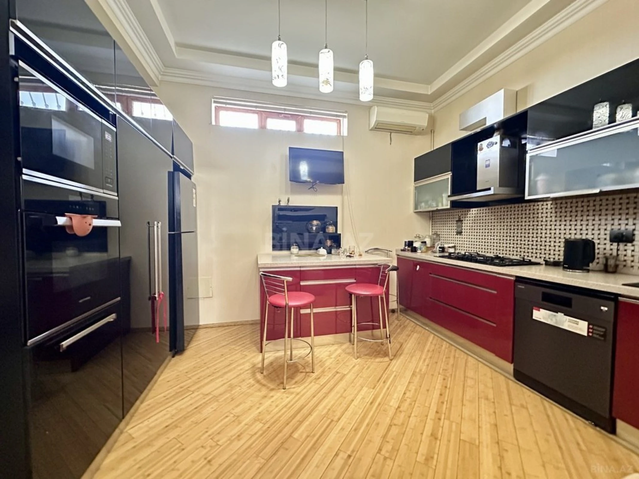 Satılır 3 otaqlı mənzil 150 m²