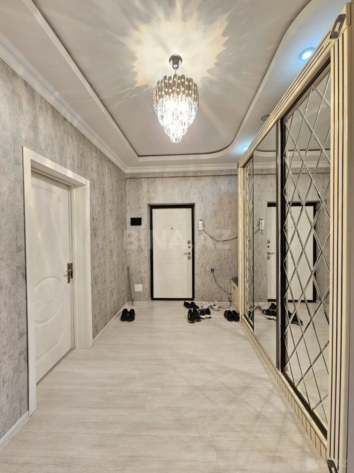 Satılır 3 otaqlı mənzil 112 m²