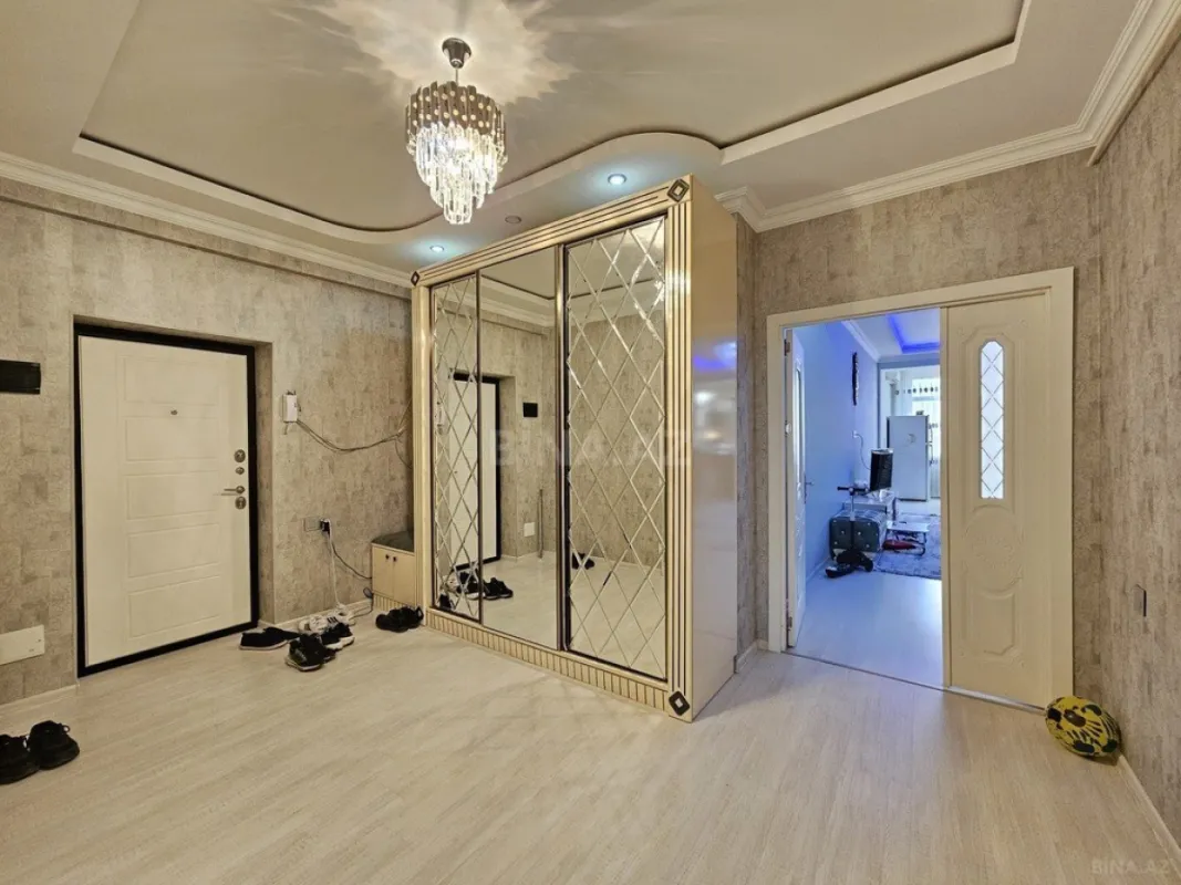 Satılır 3 otaqlı mənzil 112 m²