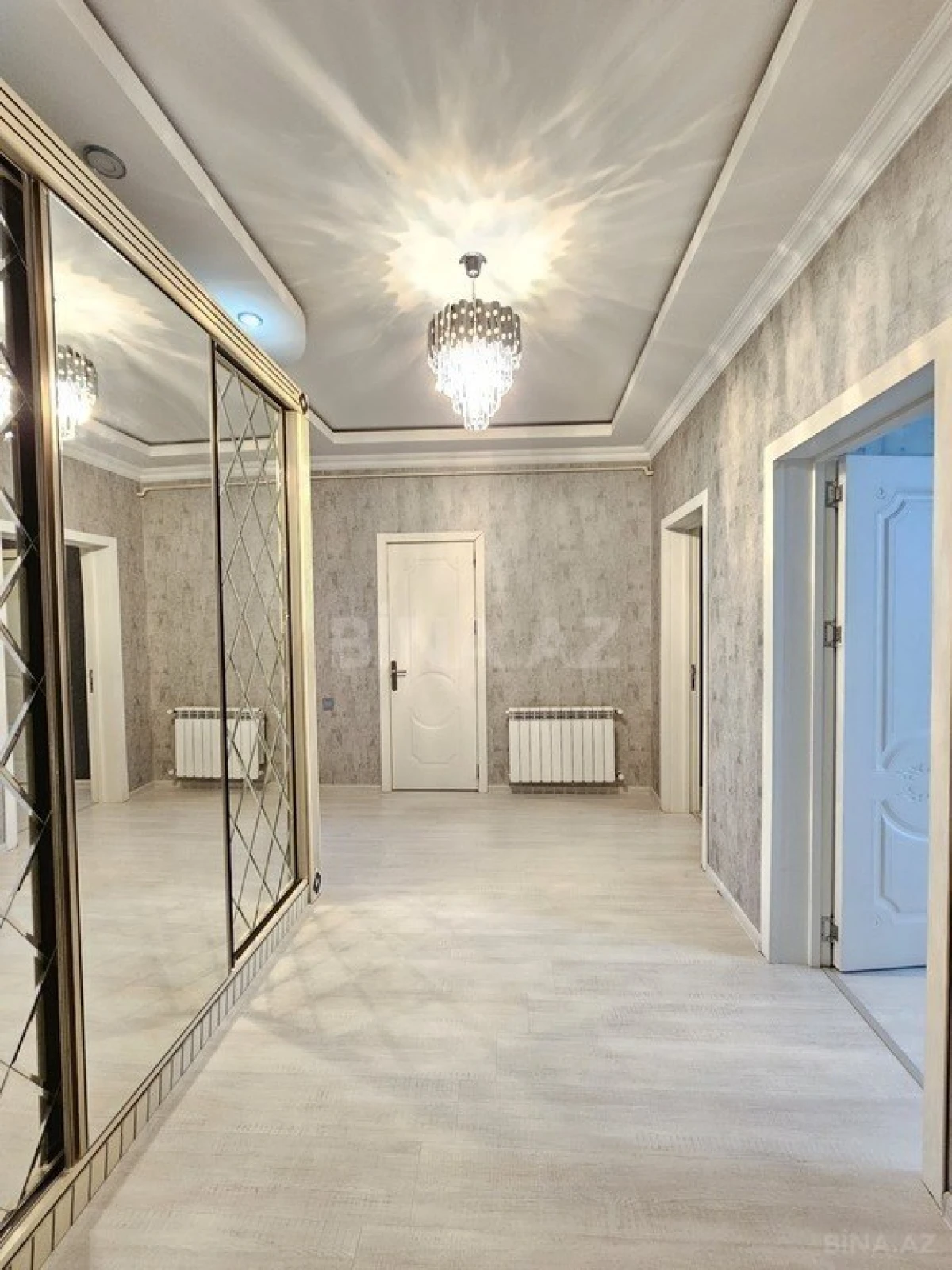 Satılır 3 otaqlı mənzil 112 m²