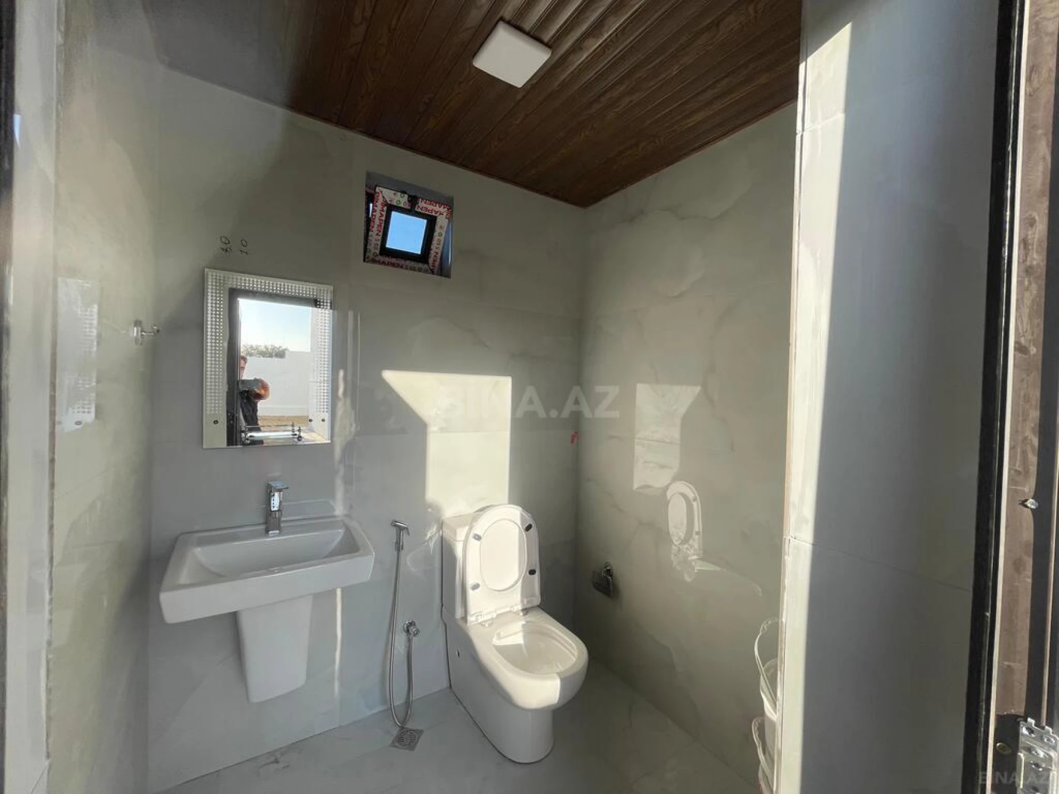 Satılır 5 otaqlı həyət evi 250 m²