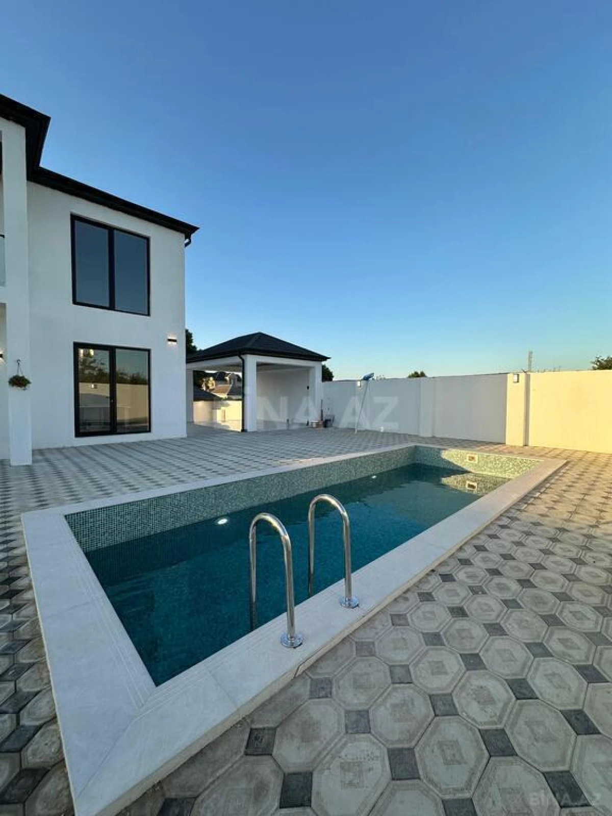 Satılır 5 otaqlı həyət evi 250 m²