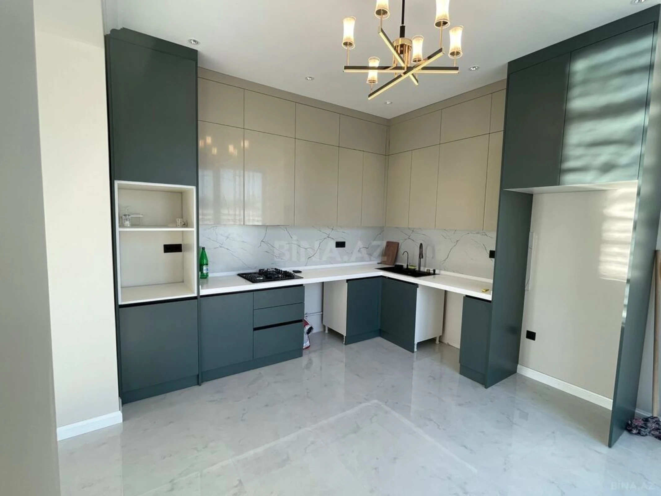 Satılır 5 otaqlı həyət evi 250 m²