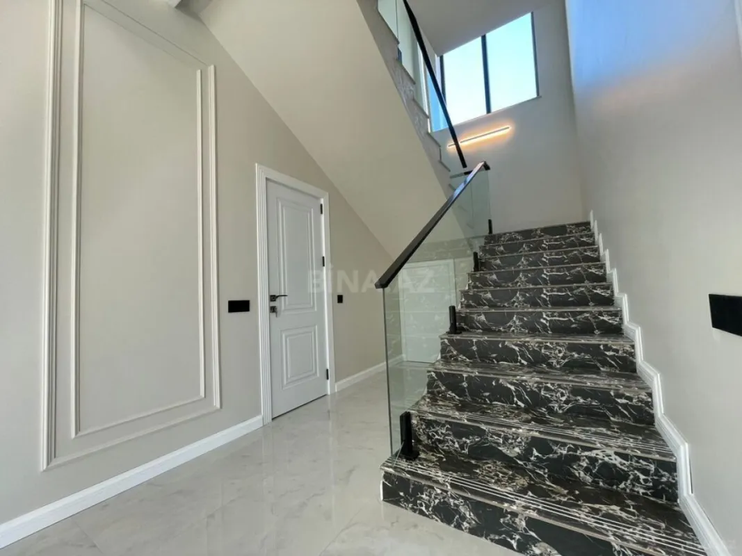 Satılır 5 otaqlı həyət evi 250 m²