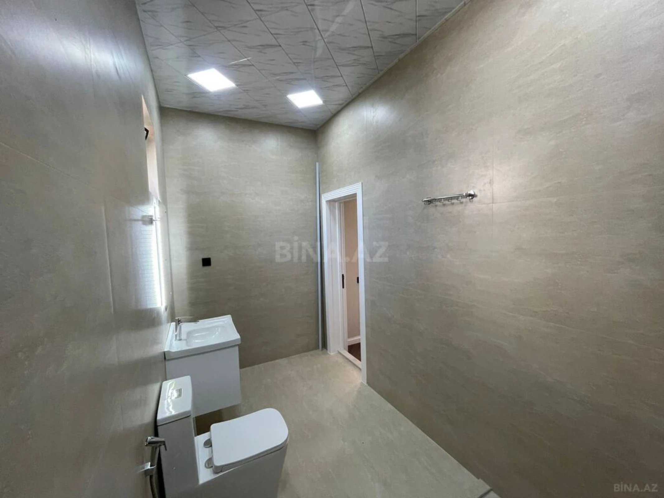 Satılır 5 otaqlı həyət evi 250 m²