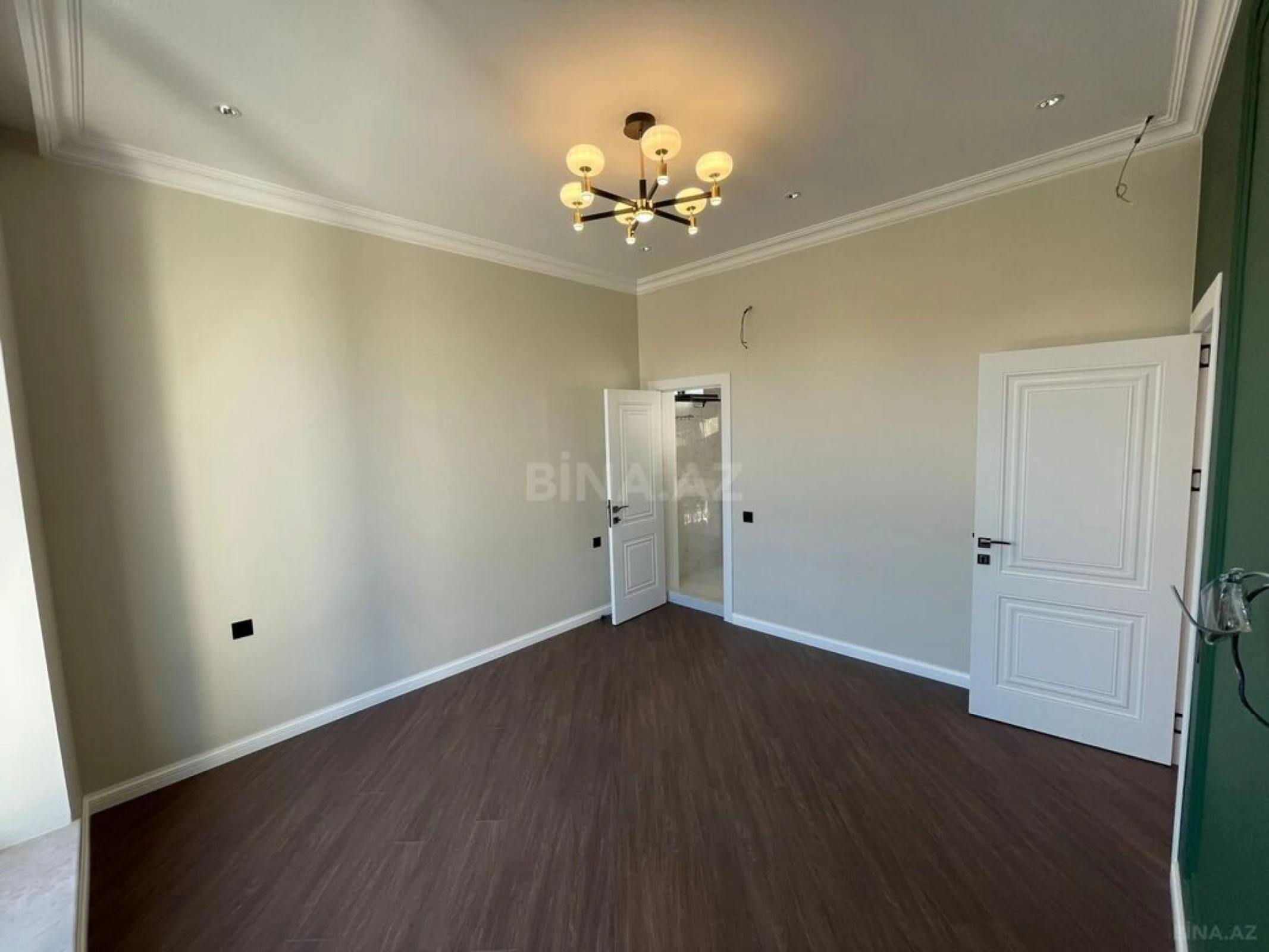 Satılır 5 otaqlı həyət evi 250 m²