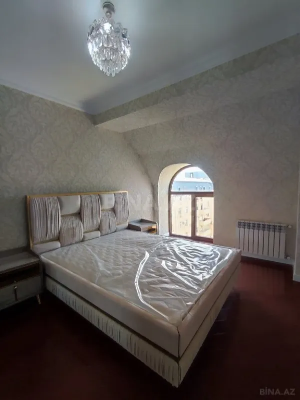 Satılır 4 otaqlı mənzil 130 m²