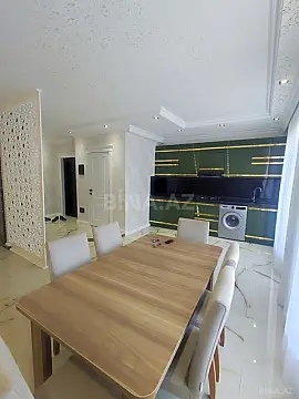 Satılır 4 otaqlı mənzil 130 m²