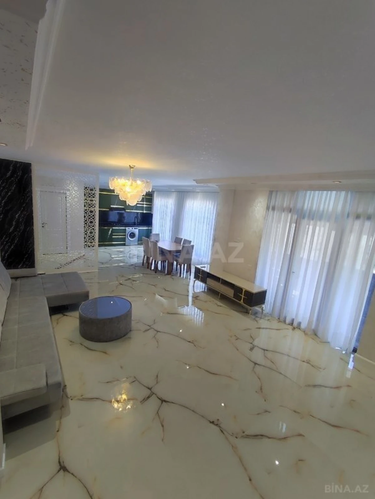 Satılır 4 otaqlı mənzil 130 m²