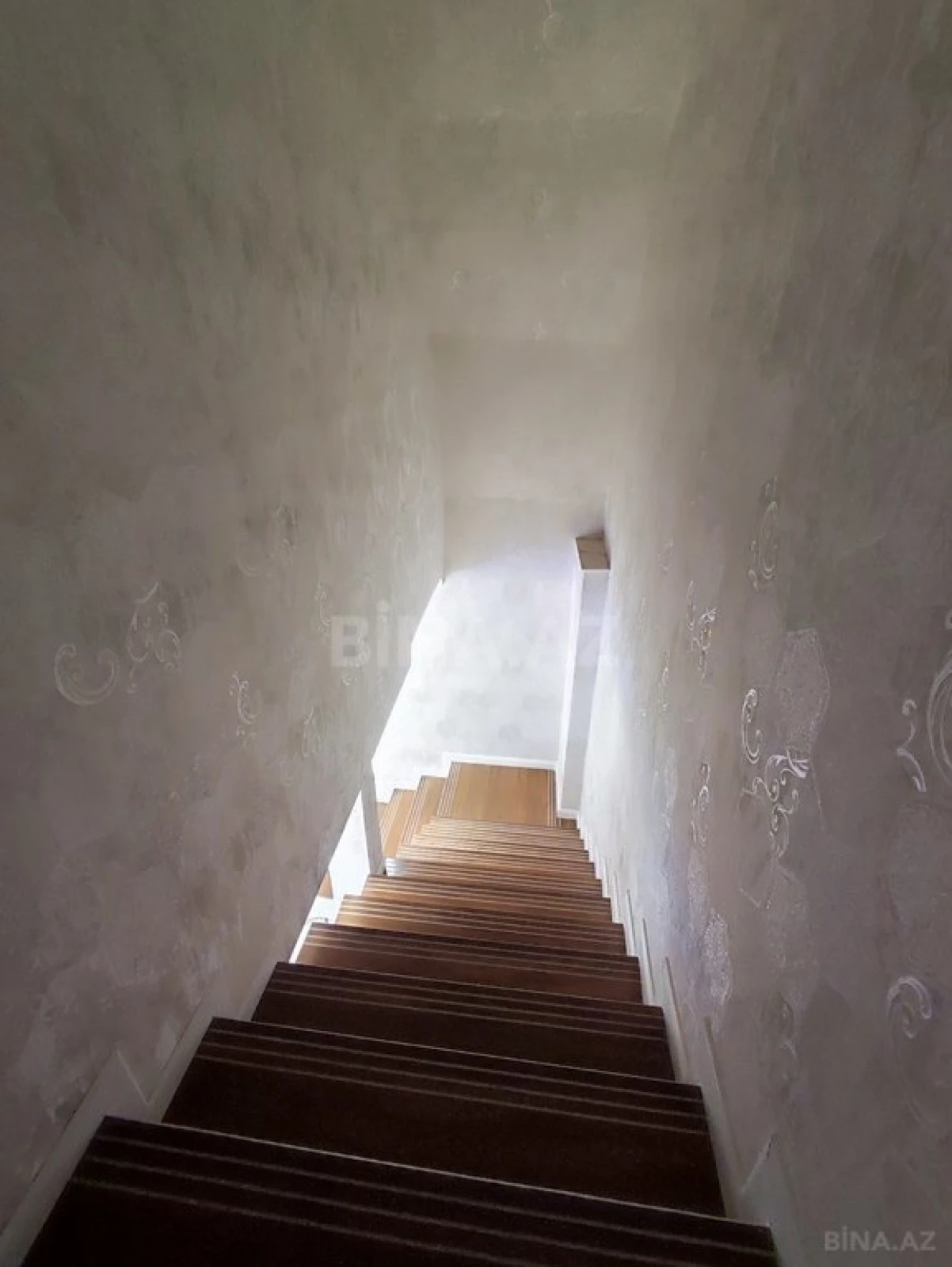 Satılır 4 otaqlı mənzil 130 m²