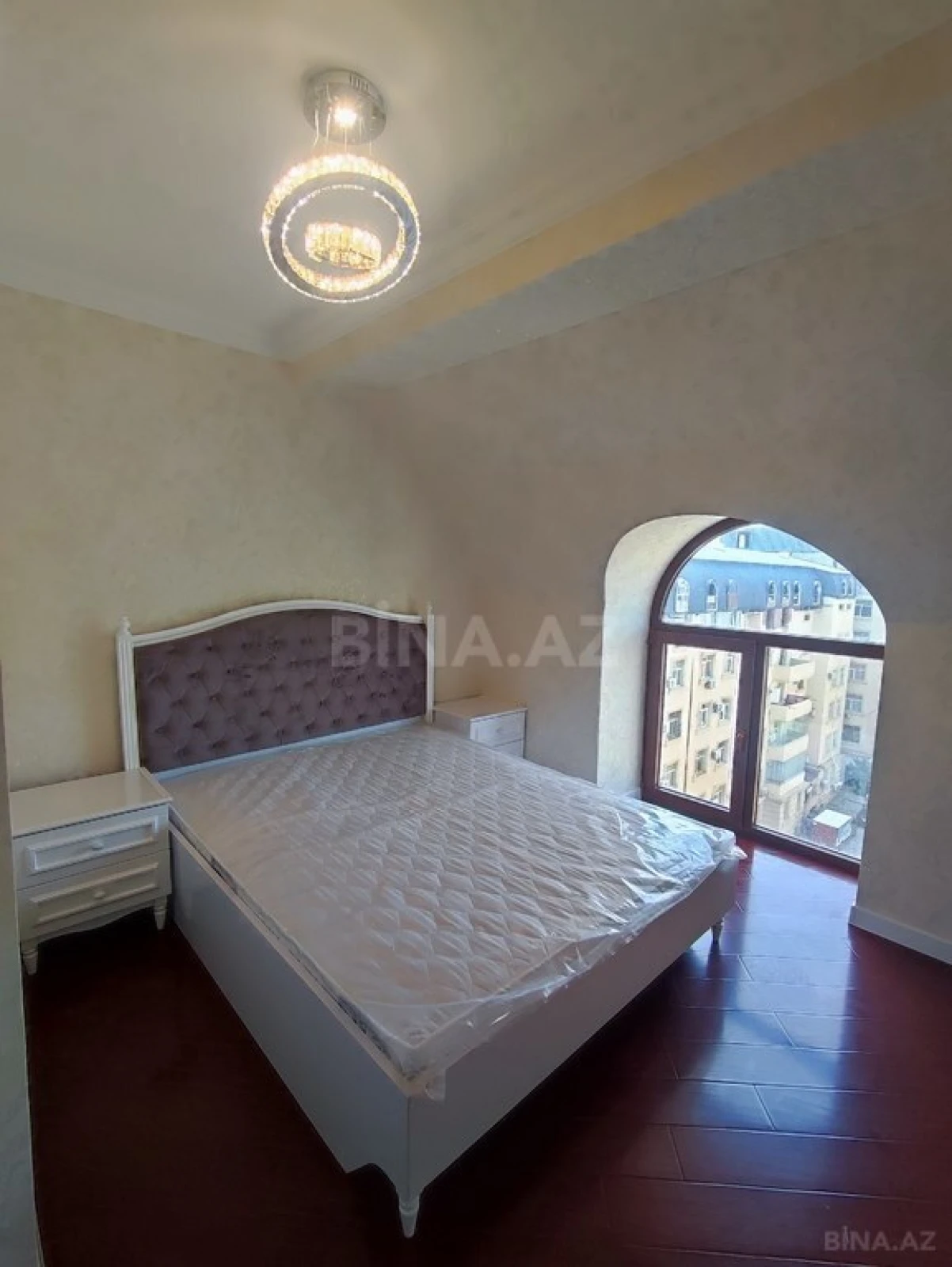 Satılır 4 otaqlı mənzil 130 m²