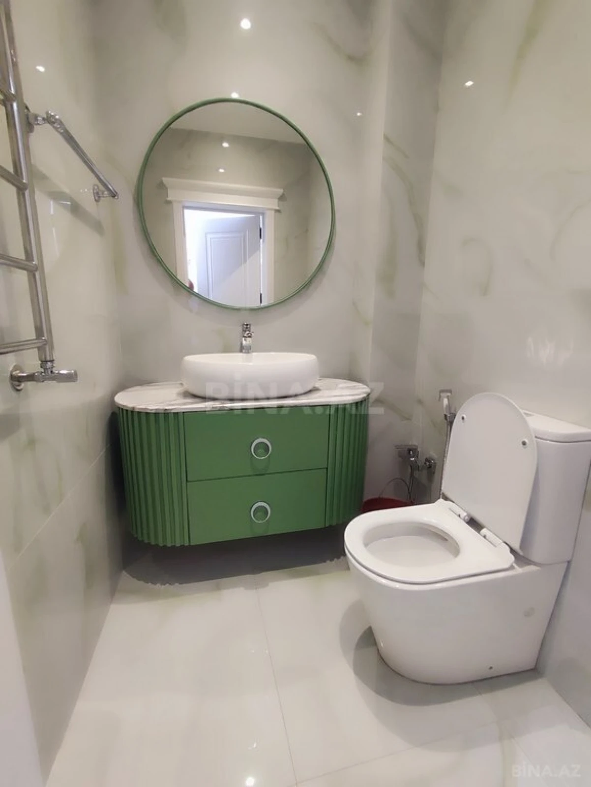 Satılır 4 otaqlı mənzil 130 m²