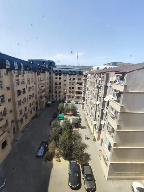Satılır 4 otaqlı mənzil 130 m²