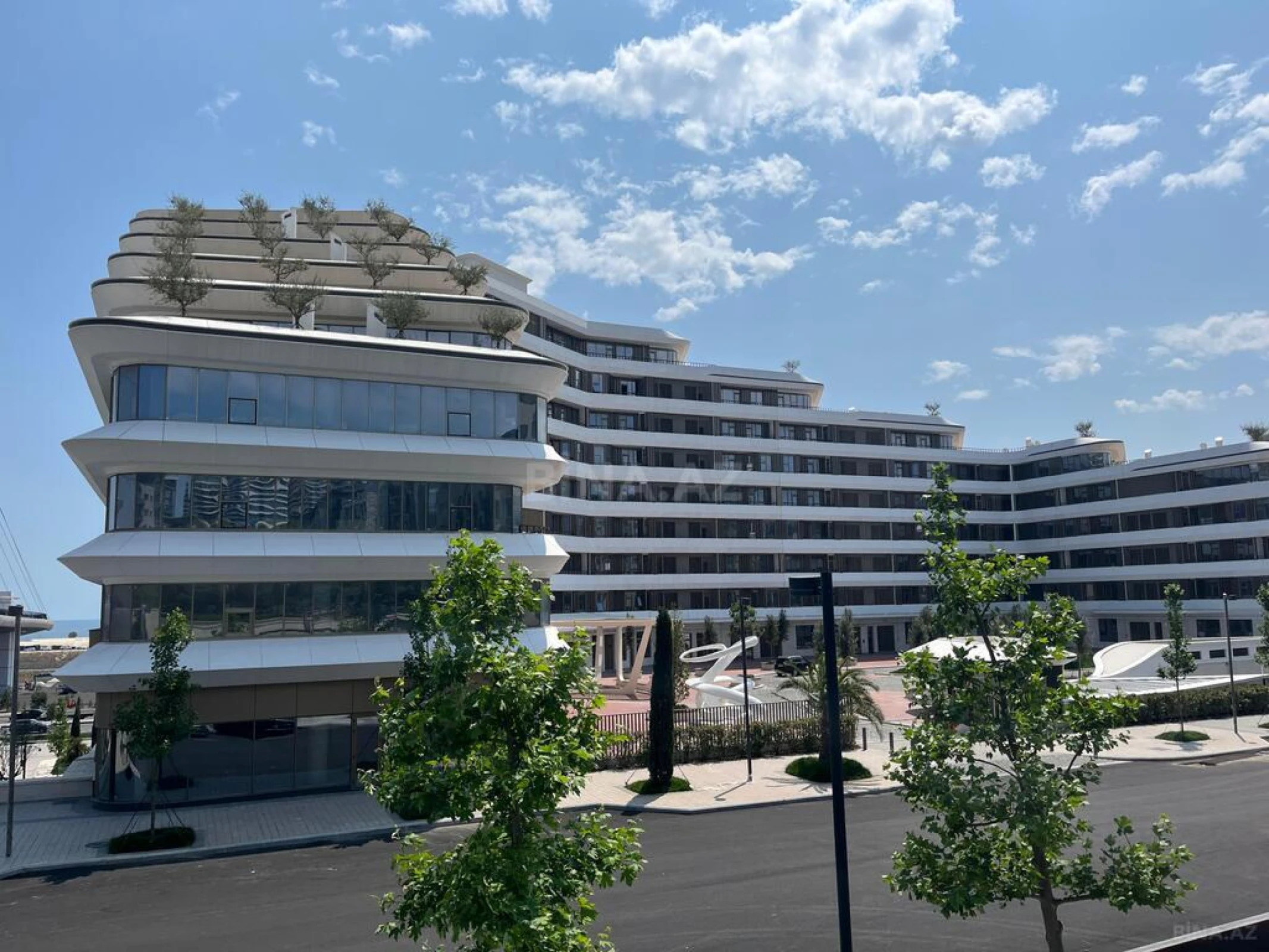 Satılır 3 otaqlı mənzil 140 m²