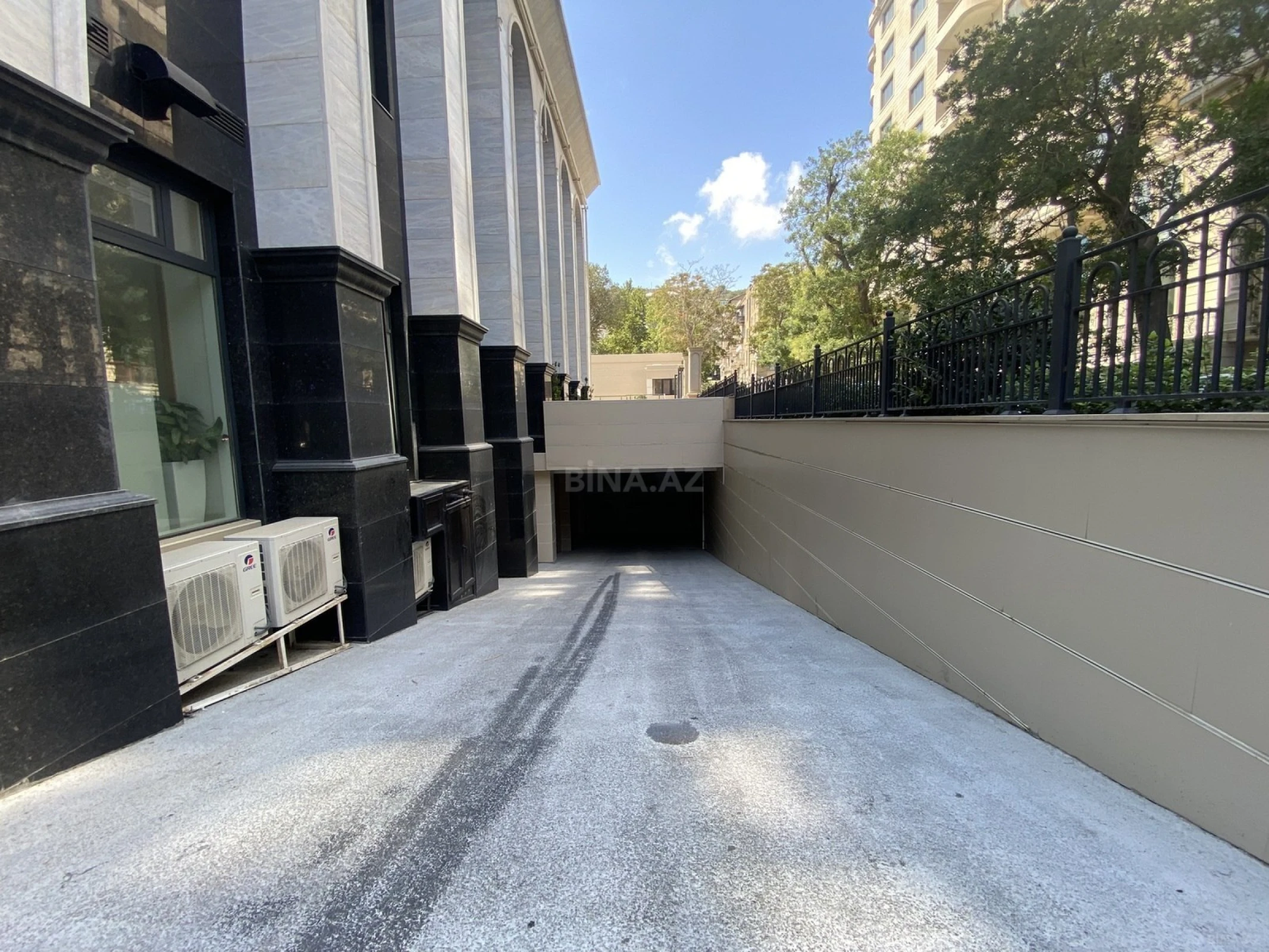 Satılır 2 otaqlı mənzil 74 m²