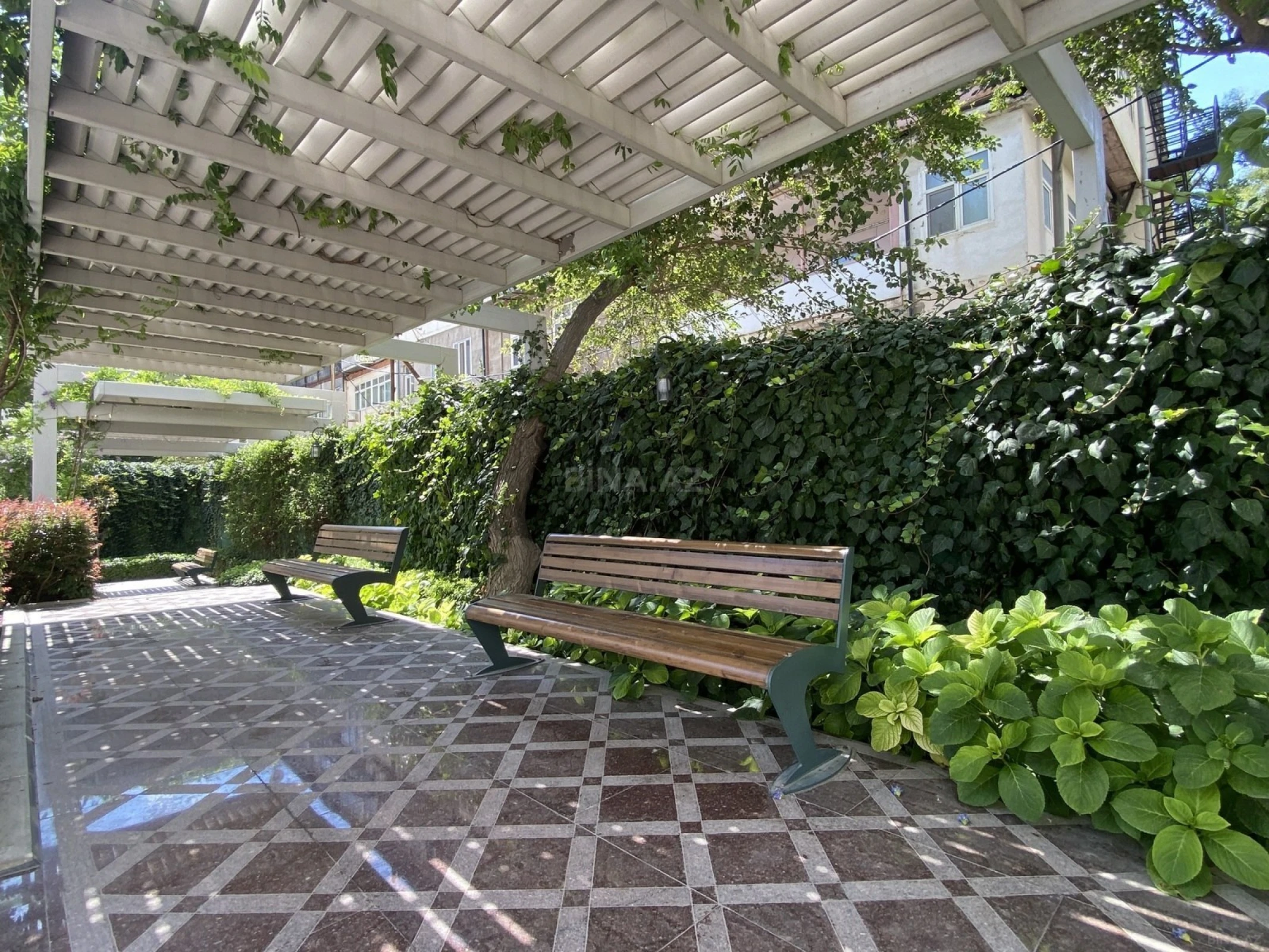 Satılır 2 otaqlı mənzil 74 m²