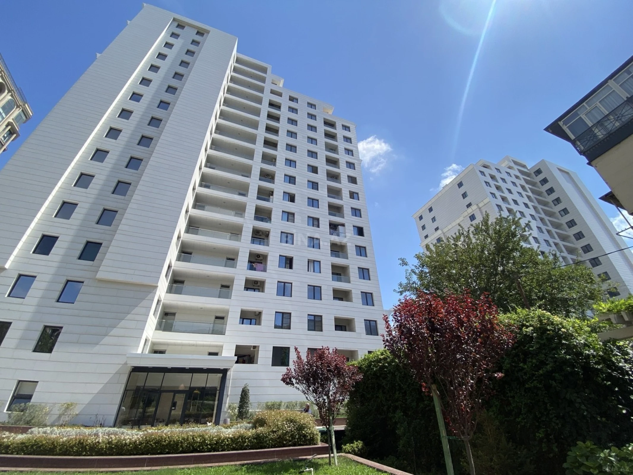 Satılır 2 otaqlı mənzil 74 m²