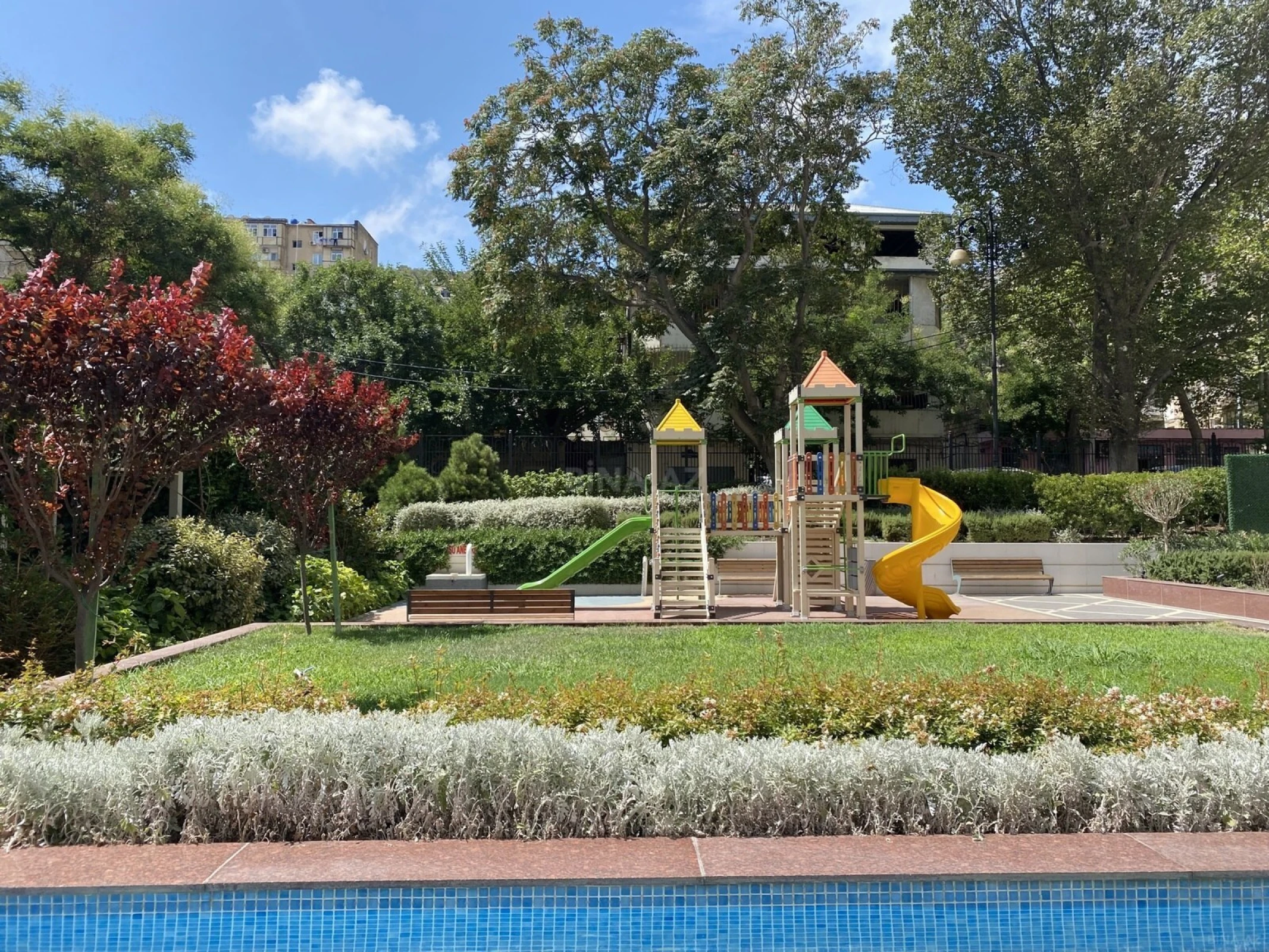 Satılır 2 otaqlı mənzil 74 m²