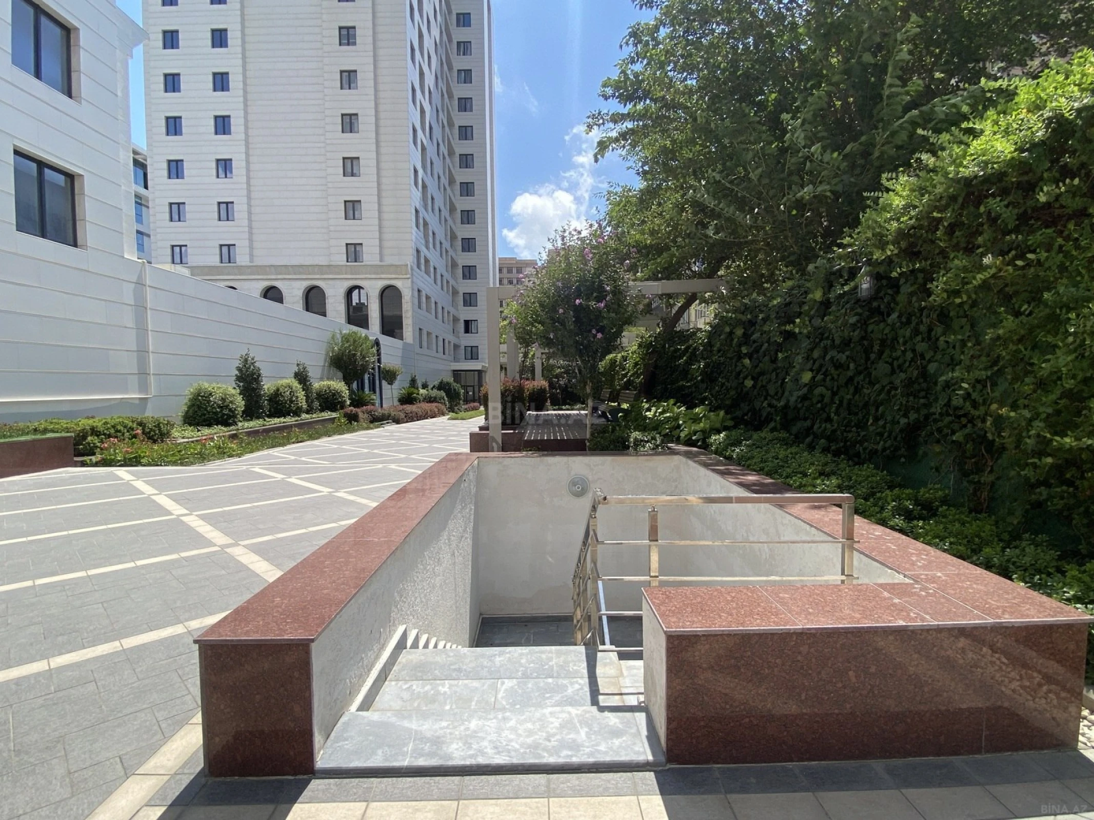 Satılır 2 otaqlı mənzil 74 m²