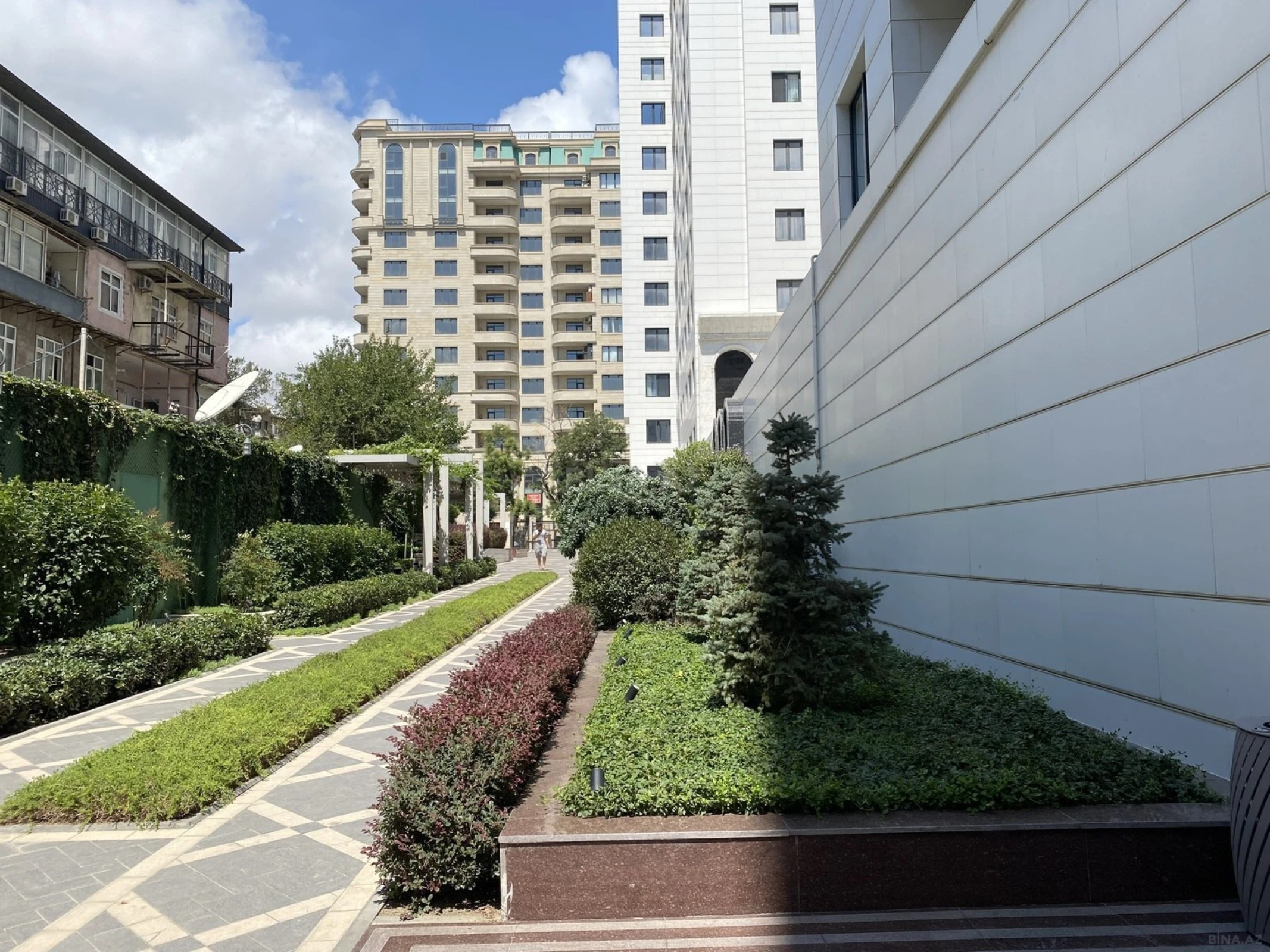 Satılır 2 otaqlı mənzil 74 m²