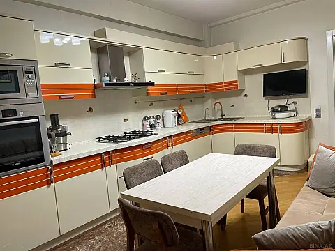 Satılır 3 otaqlı mənzil 137 m²
