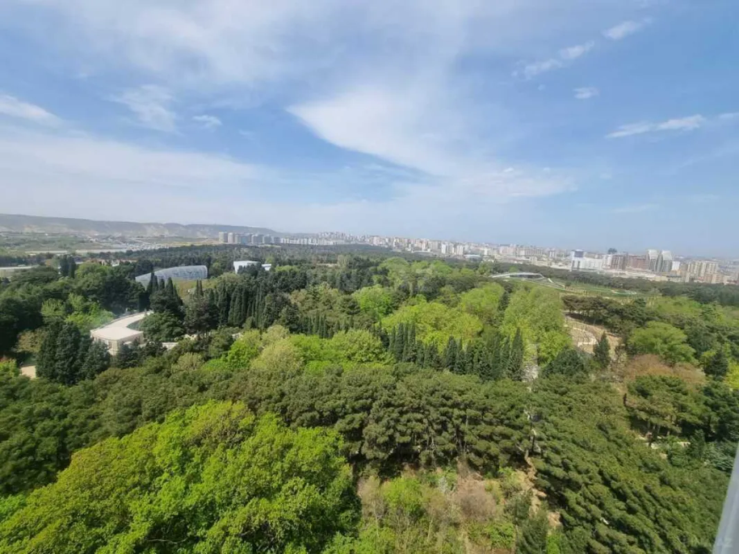 Satılır 3 otaqlı mənzil 137 m²