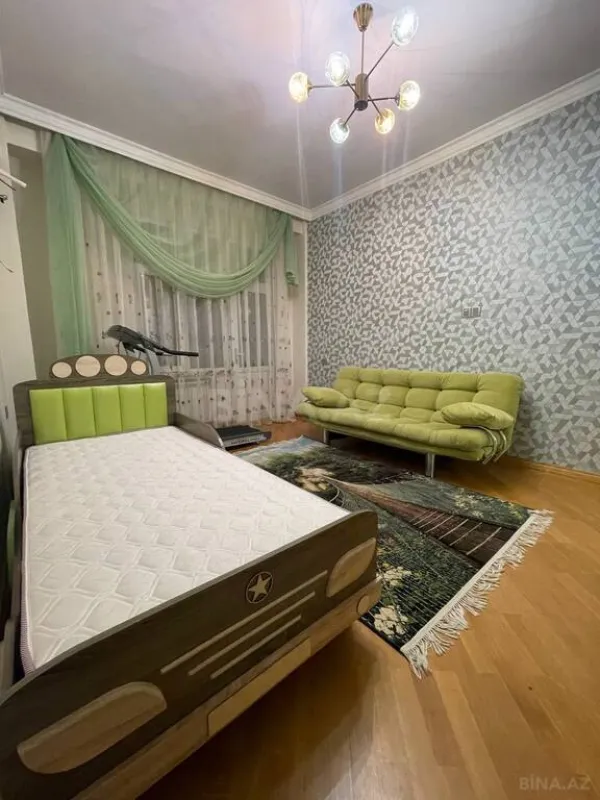 Satılır 3 otaqlı mənzil 137 m²