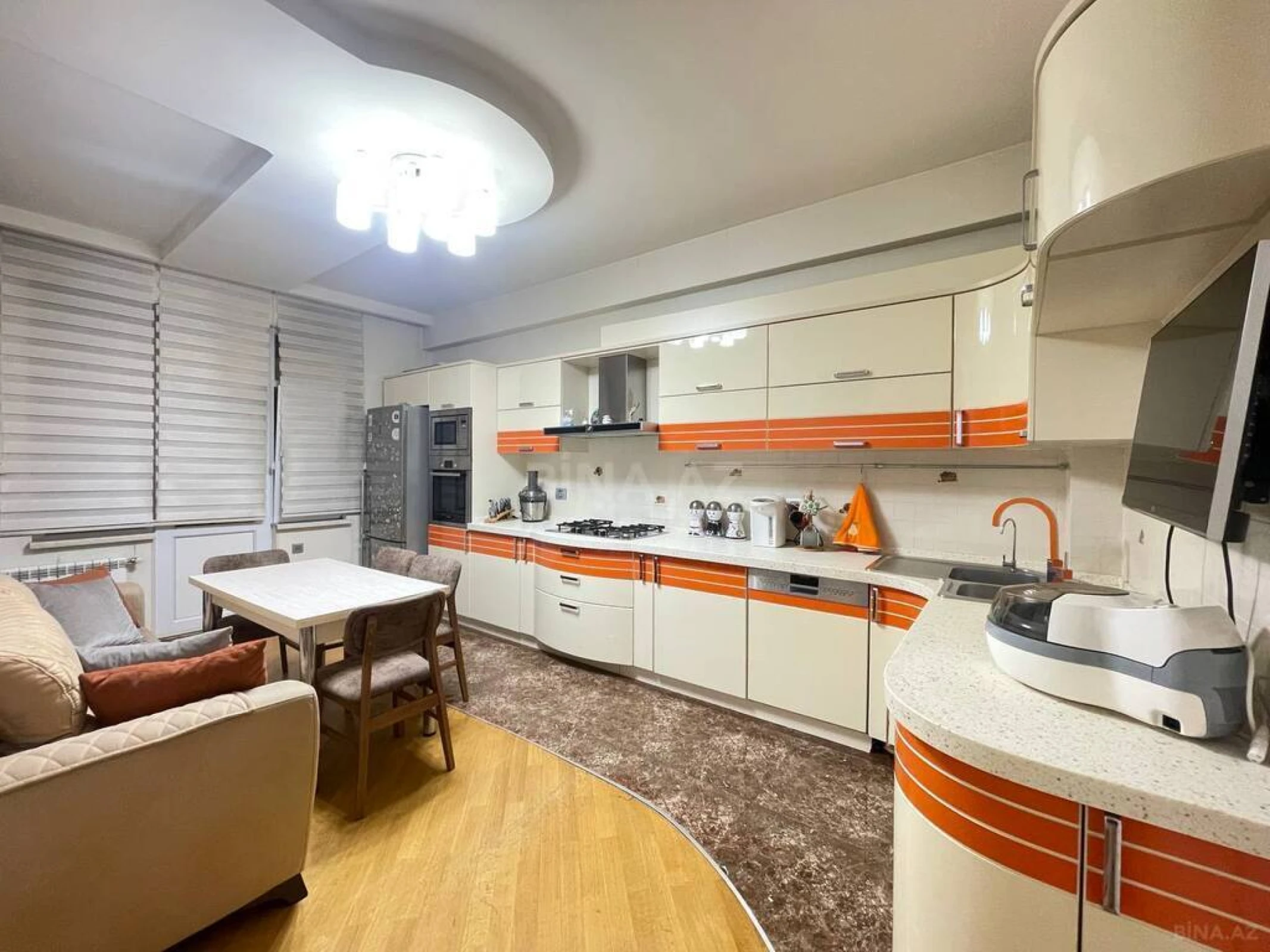 Satılır 3 otaqlı mənzil 137 m²