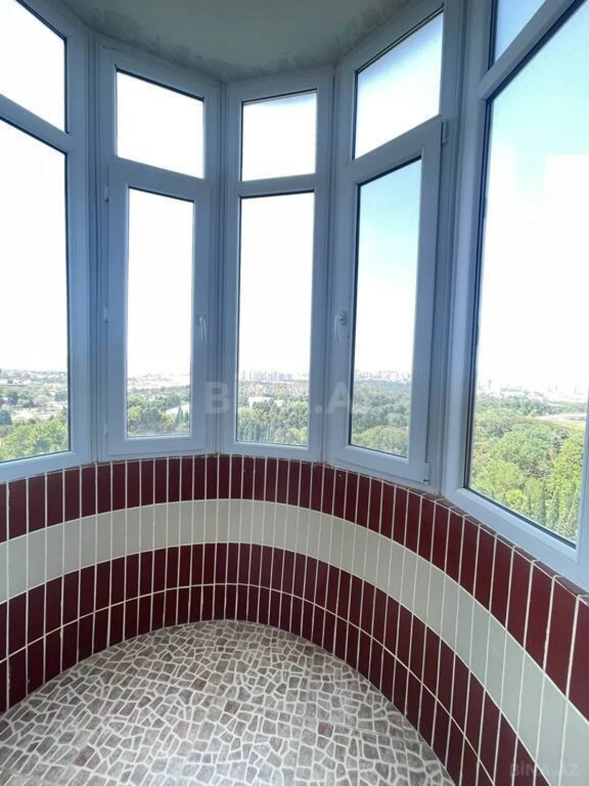 Satılır 3 otaqlı mənzil 137 m²