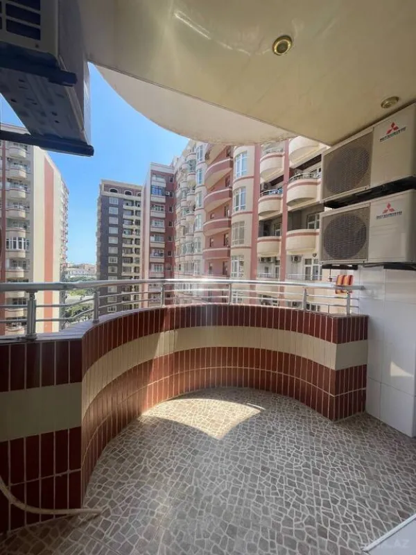 Satılır 3 otaqlı mənzil 137 m²