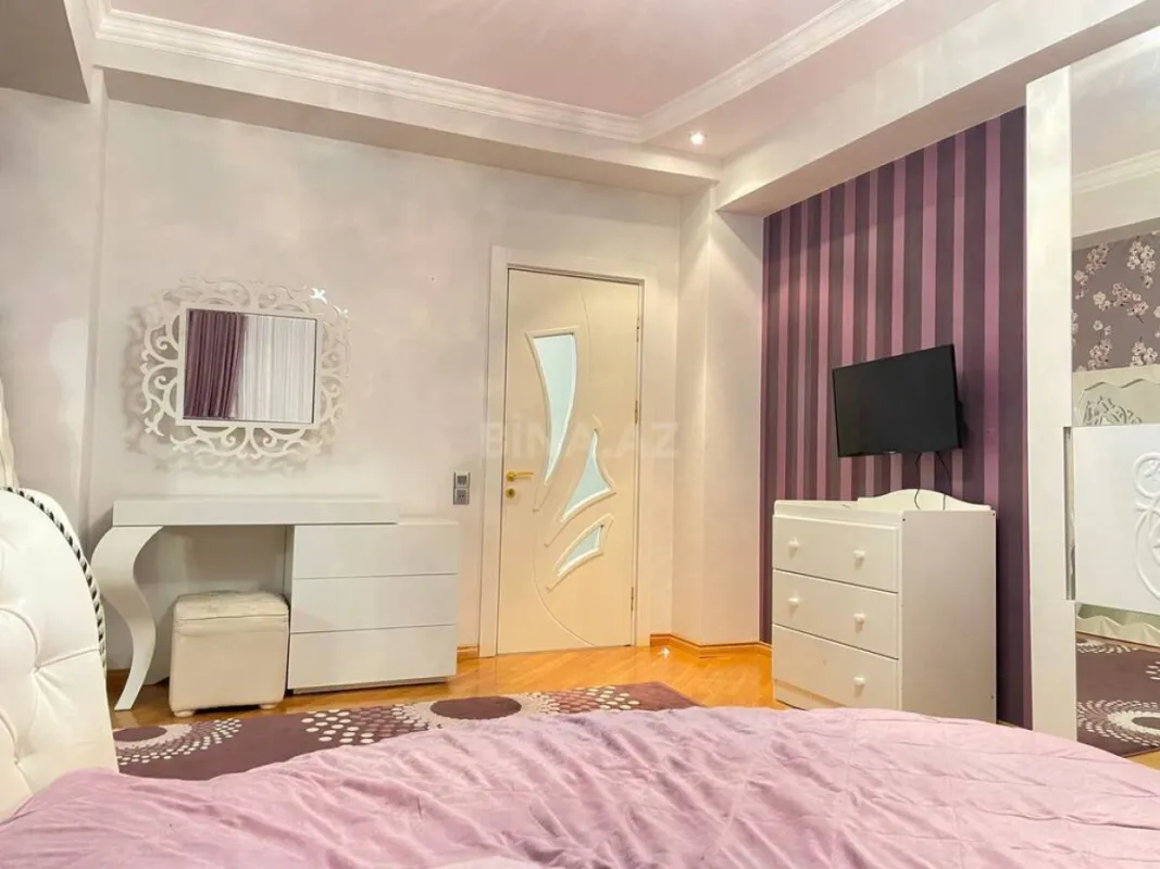Satılır 3 otaqlı mənzil 137 m²