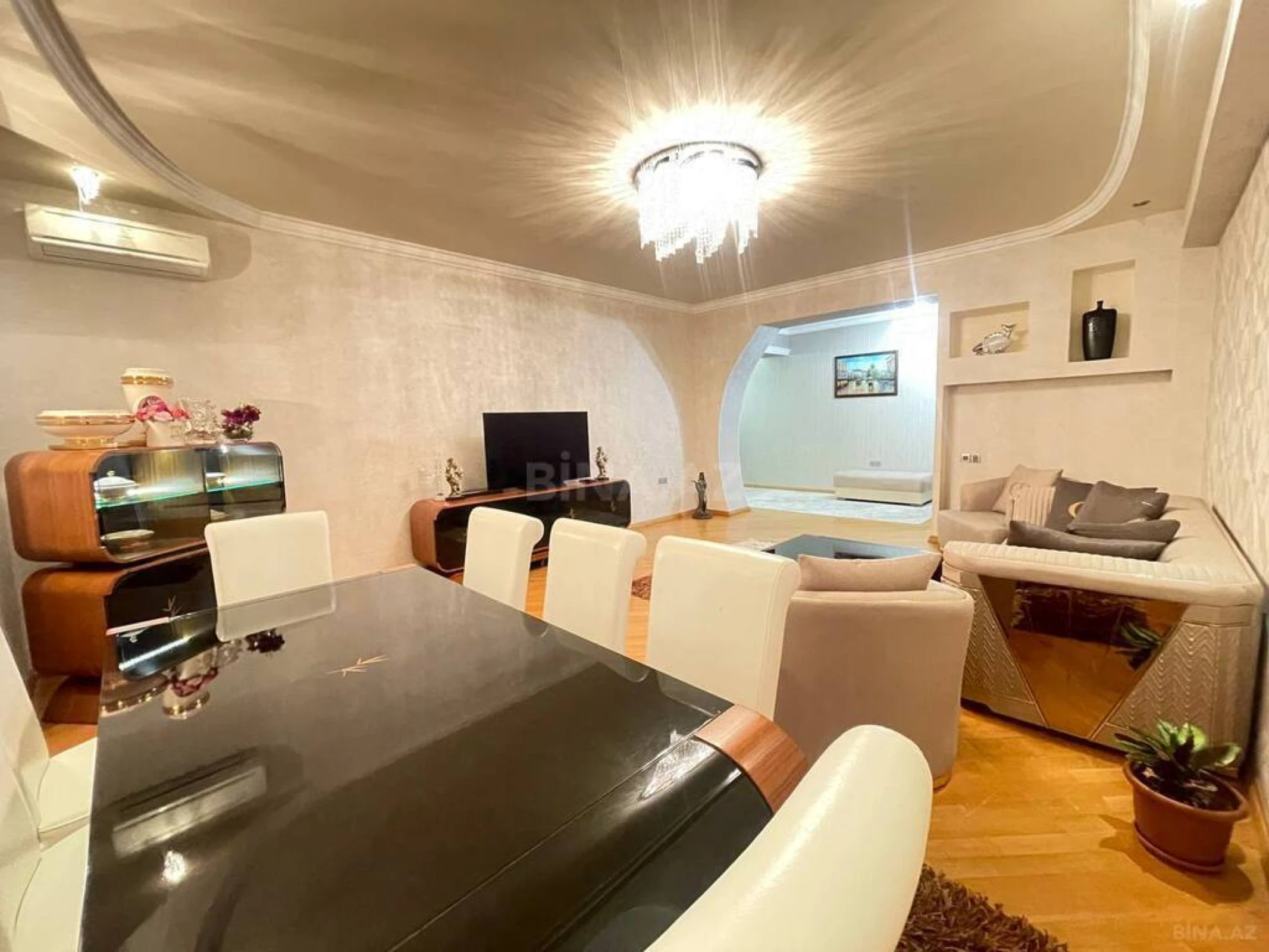 Satılır 3 otaqlı mənzil 137 m²