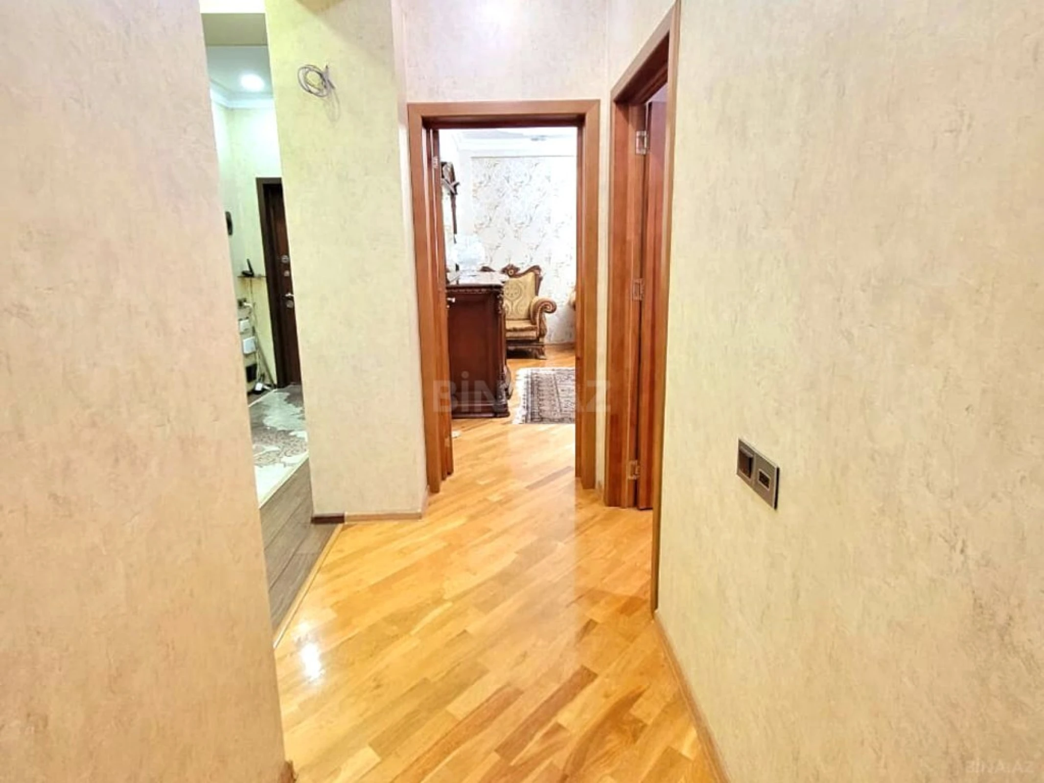 Satılır 3 otaqlı mənzil 106 m²