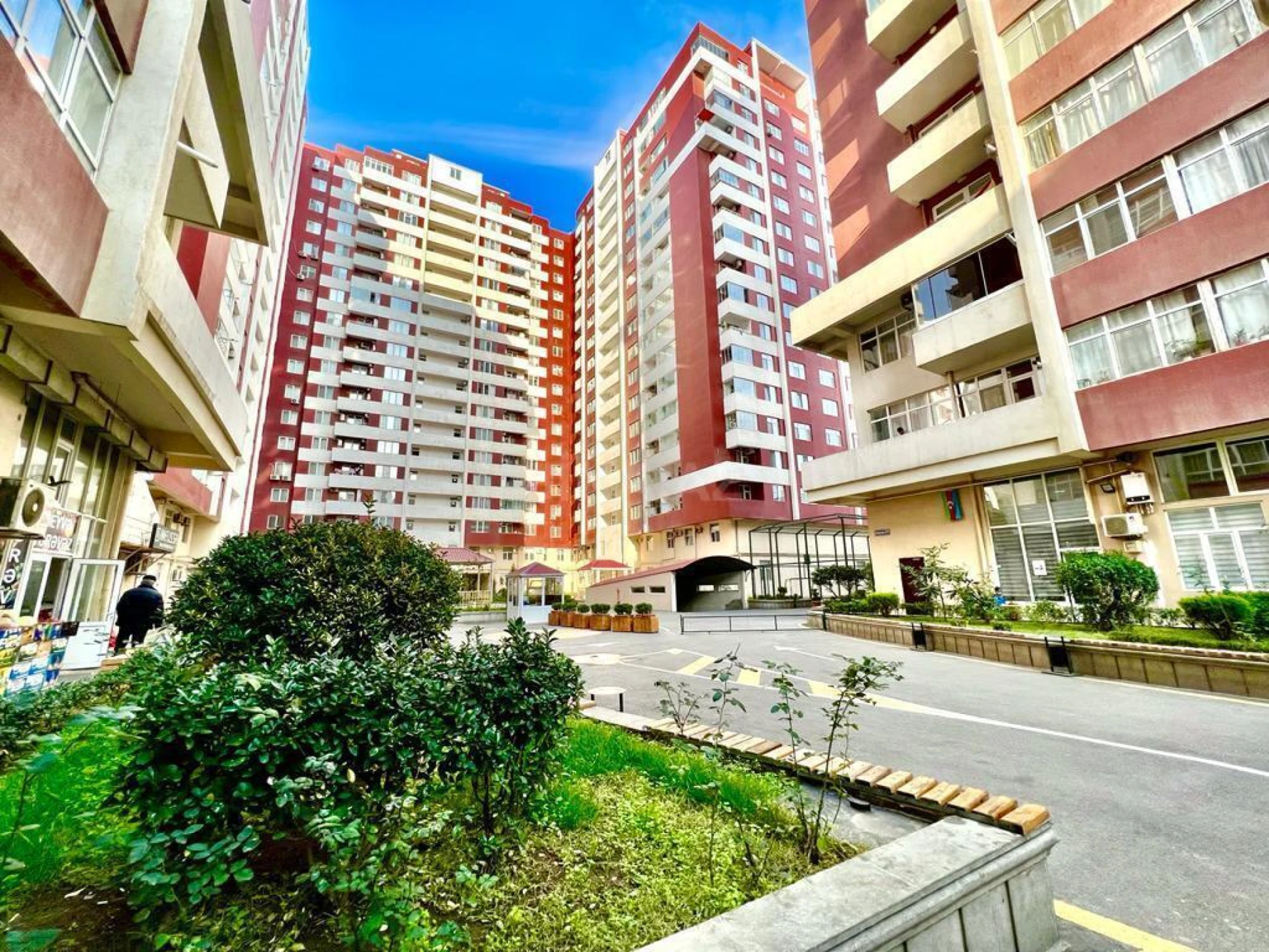 Satılır 3 otaqlı mənzil 106 m²