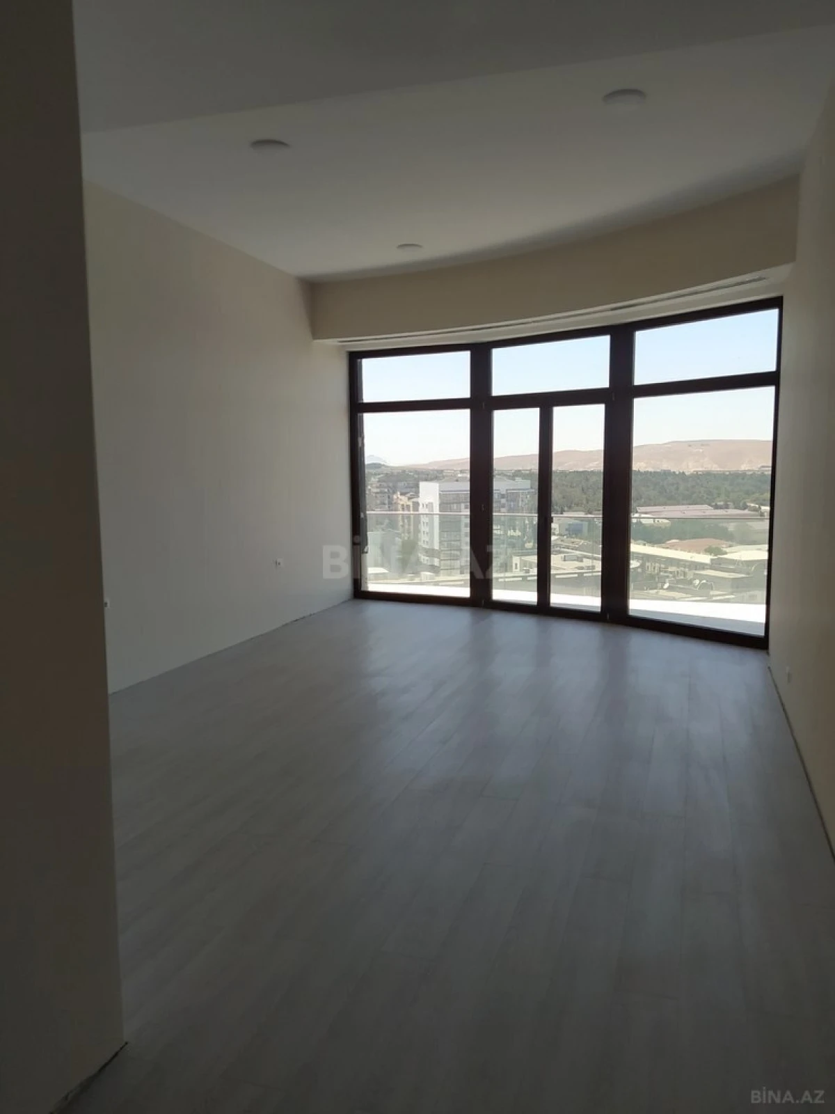 Kirayə verilir 15 otaqlı ofis 800 m²