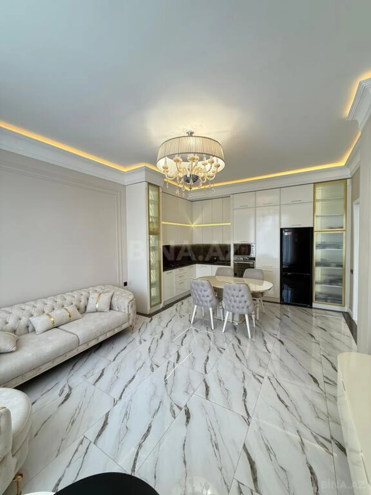 Satılır 5 otaqlı həyət evi 450 m²