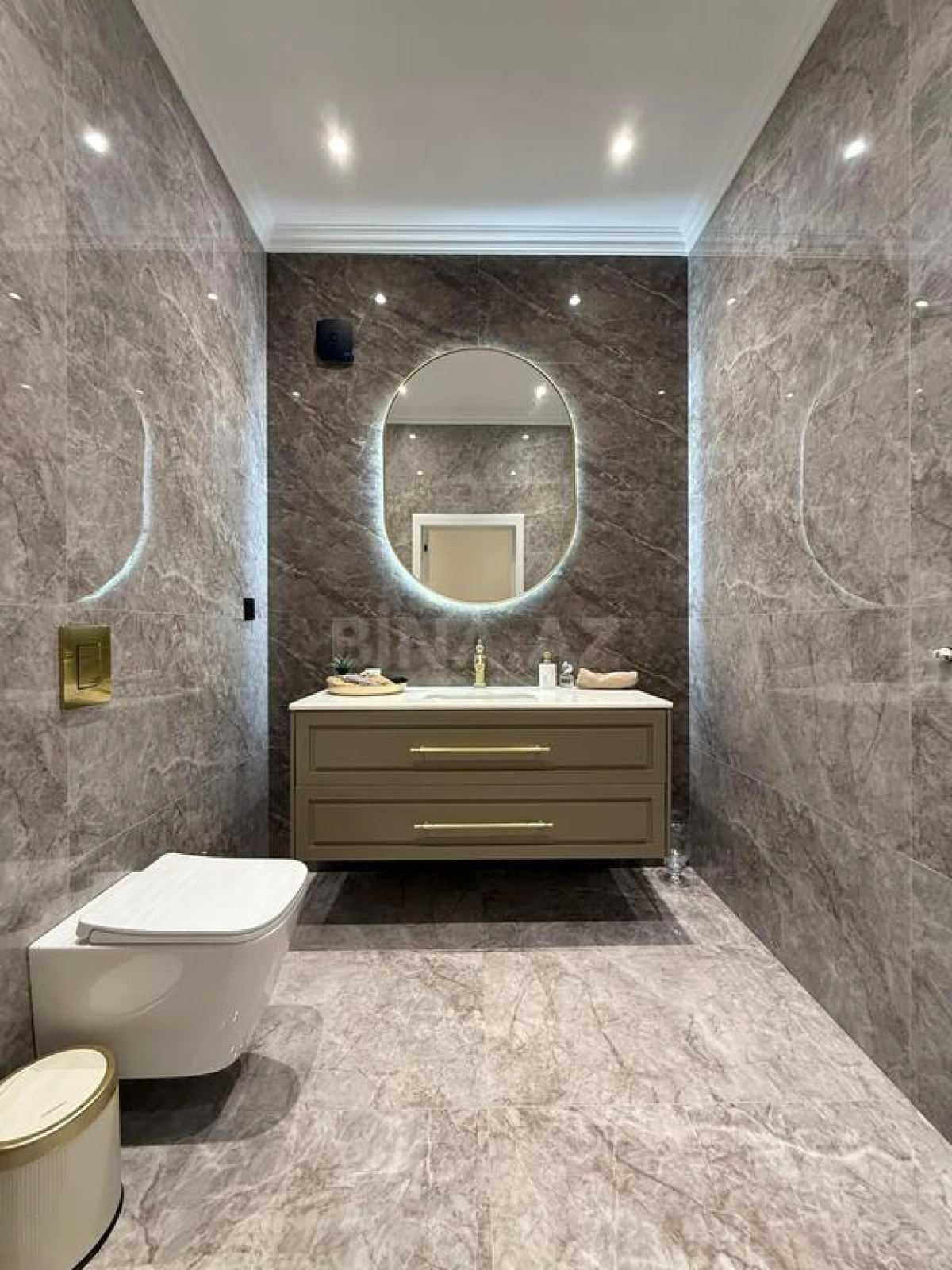 Satılır 5 otaqlı həyət evi 450 m²