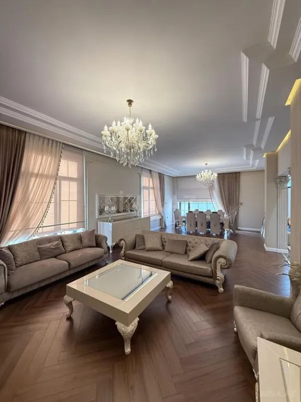 Satılır 5 otaqlı həyət evi 450 m²