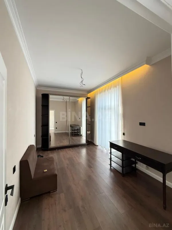 Satılır 5 otaqlı həyət evi 450 m²