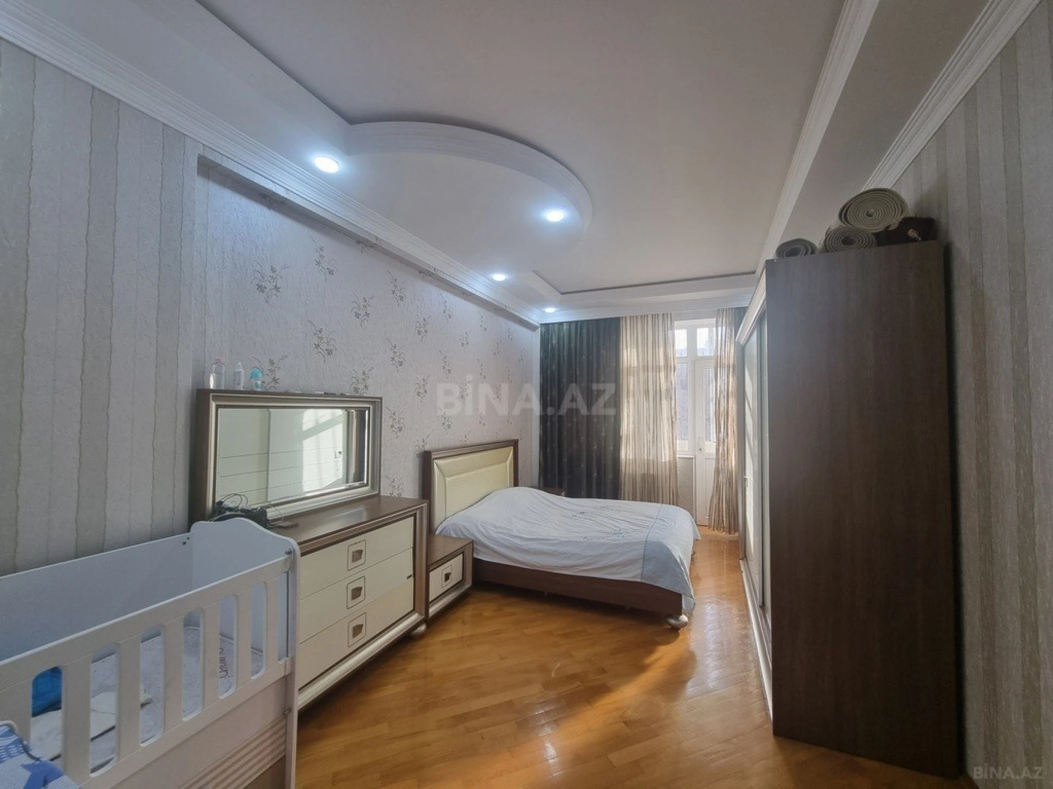 Satılır 2 otaqlı mənzil 125 m²
