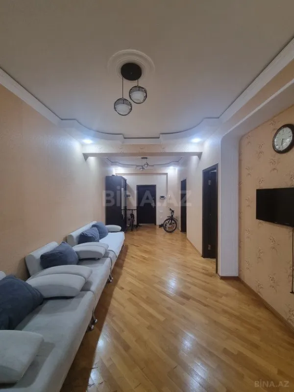Satılır 2 otaqlı mənzil 125 m²