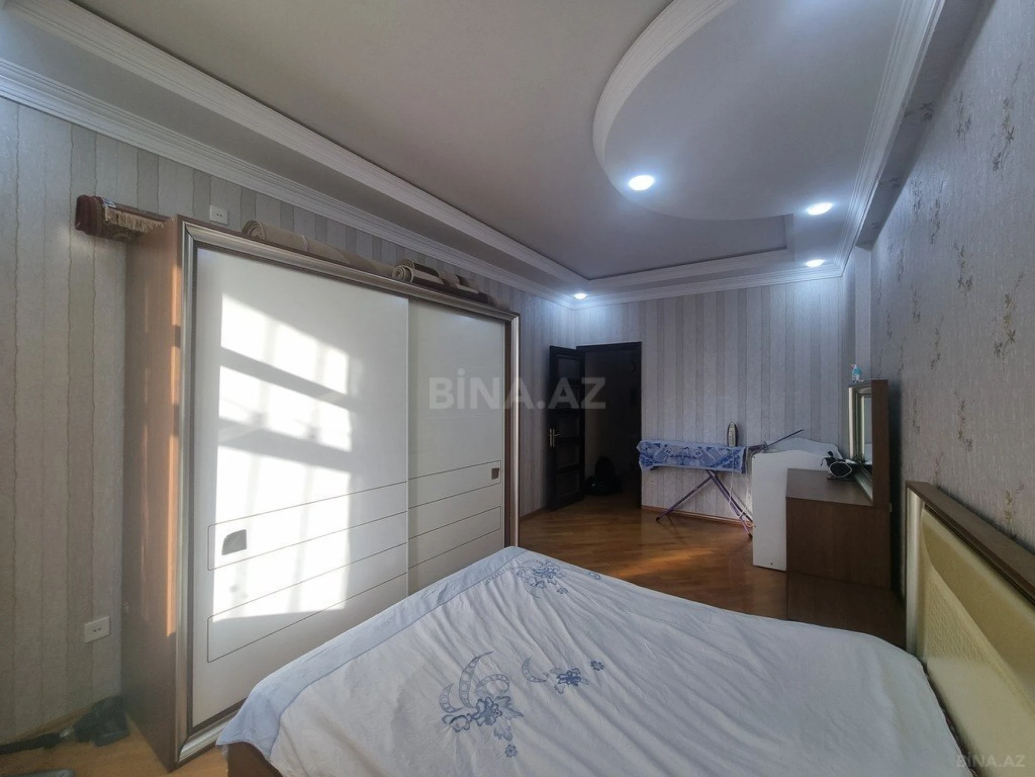Satılır 2 otaqlı mənzil 125 m²