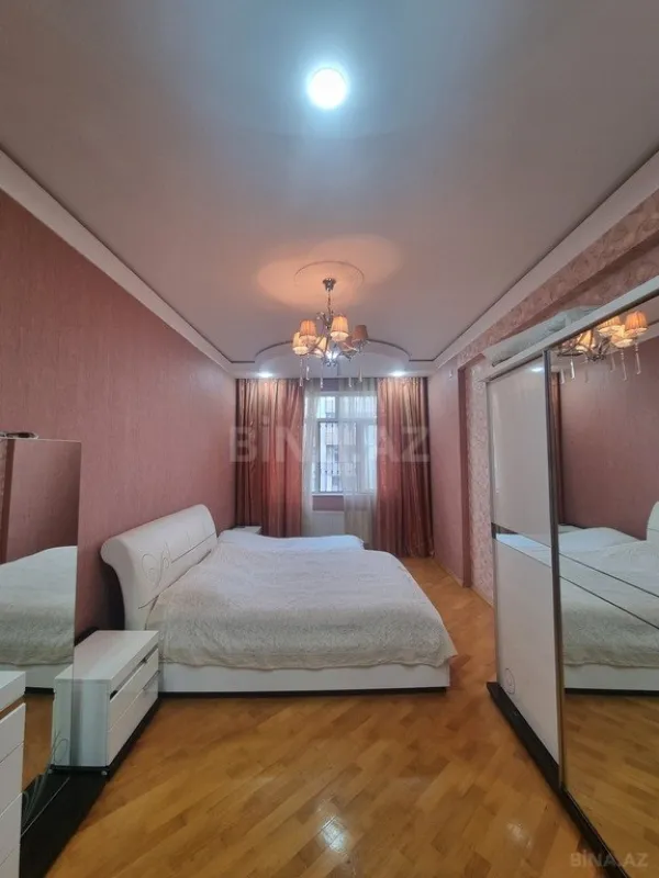 Satılır 2 otaqlı mənzil 125 m²