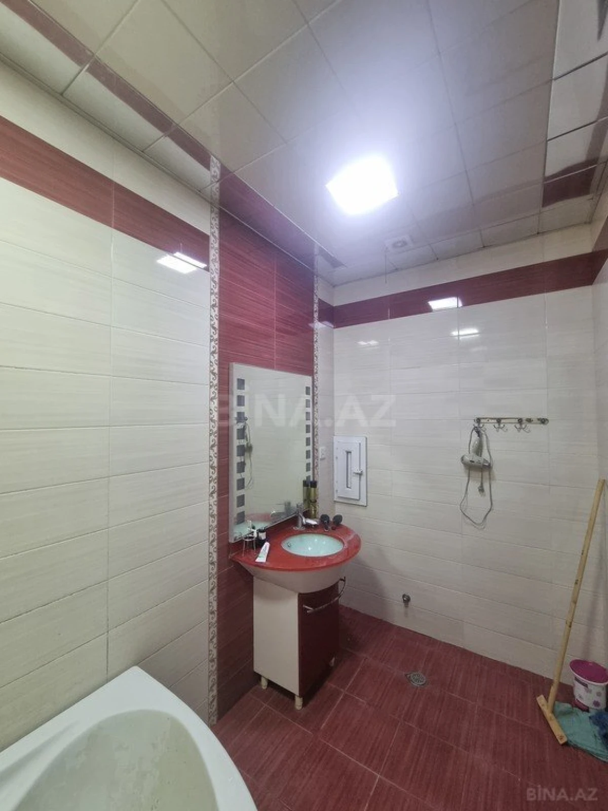 Satılır 2 otaqlı mənzil 125 m²