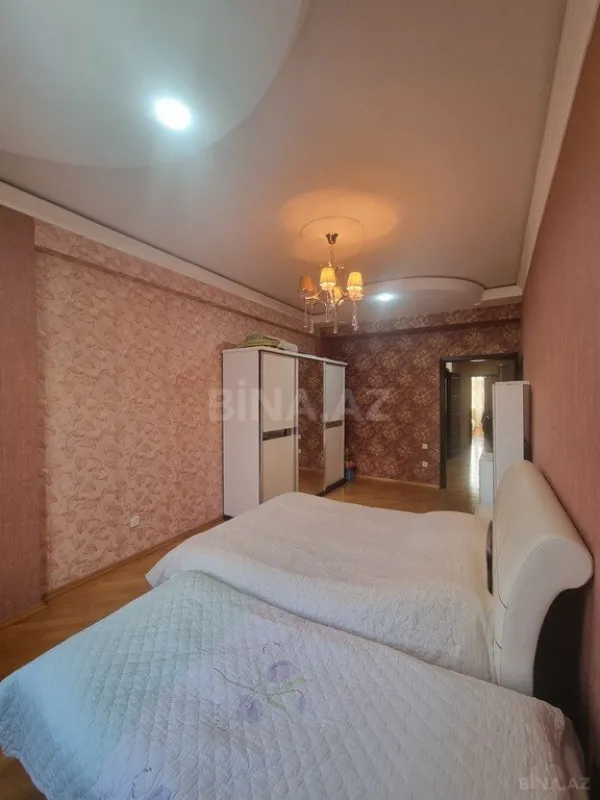 Satılır 2 otaqlı mənzil 125 m²