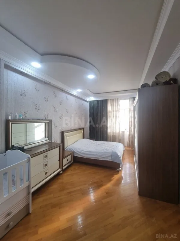 Satılır 2 otaqlı mənzil 125 m²