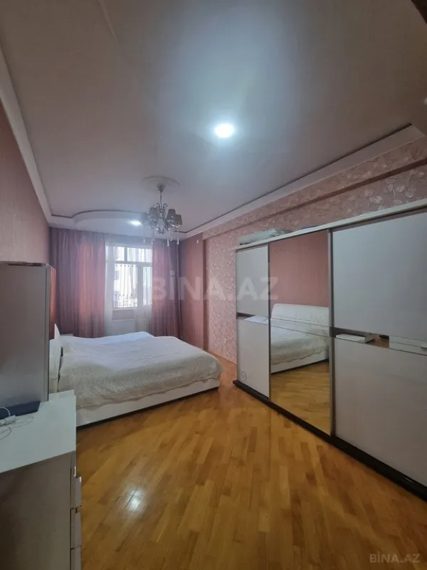 Satılır 2 otaqlı mənzil 125 m²