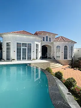 Satılır 5 otaqlı həyət evi 220 m²