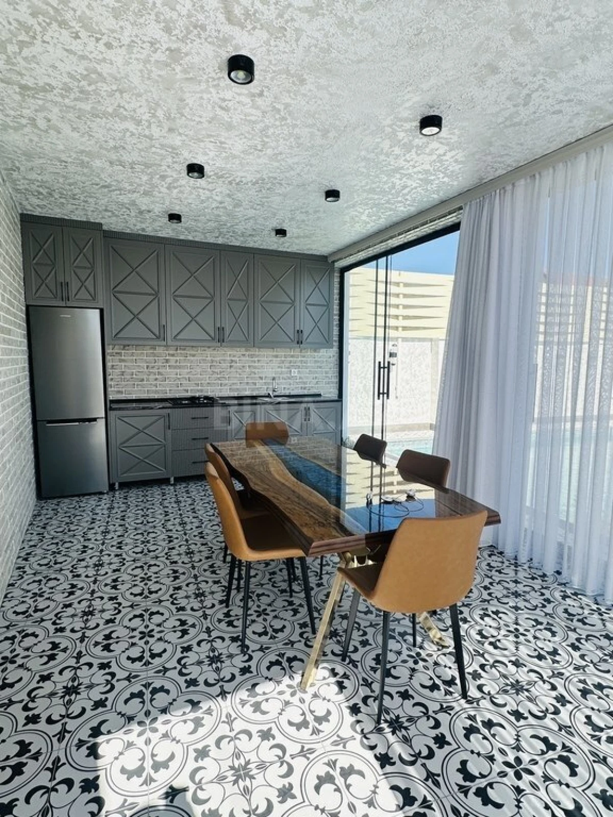 Satılır 5 otaqlı həyət evi 220 m²